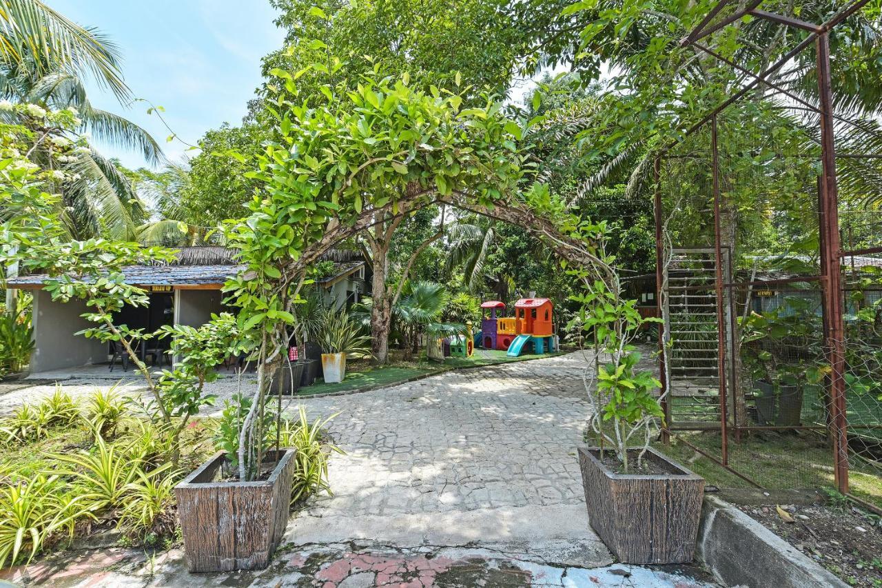 Oyo 90636 Teratak Zakiah Chalet Jerantut Extérieur photo