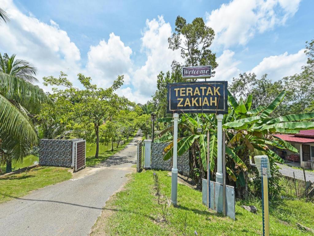 Oyo 90636 Teratak Zakiah Chalet Jerantut Extérieur photo