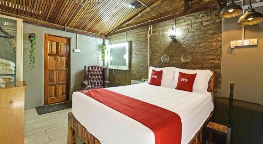 Oyo 90636 Teratak Zakiah Chalet Jerantut Extérieur photo