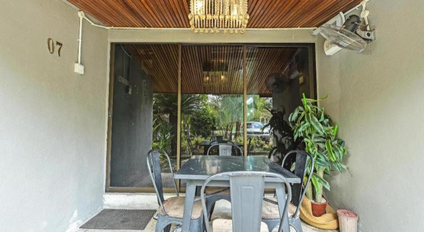 Oyo 90636 Teratak Zakiah Chalet Jerantut Extérieur photo